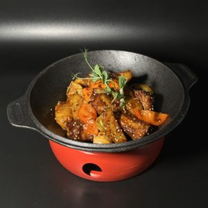 Ребрышки свиные с картофелем на чугуне